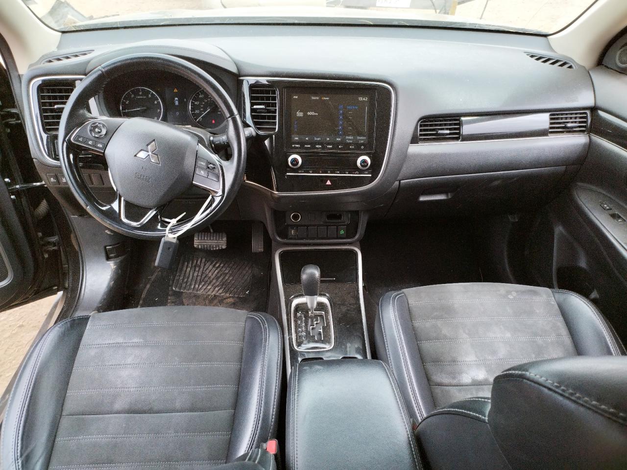 Автомобиль MITSUBISHI OUTLANDER SE 2020 | GrandCar Автомобиль MITSUBISHI OUTLANDER SE 2020 | GrandCar