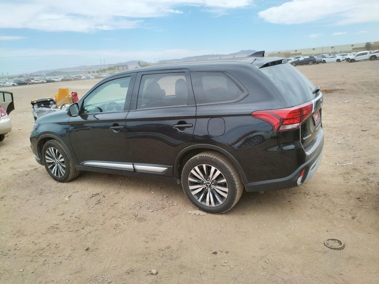 Автомобиль MITSUBISHI OUTLANDER SE 2020 | GrandCar Автомобиль MITSUBISHI OUTLANDER SE 2020 | GrandCar