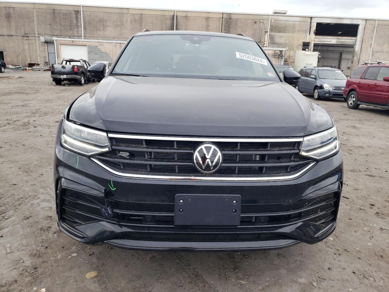Автомобиль VOLKSWAGEN TIGUAN SE R-LINE BLACK 2024 | GrandCar Автомобиль VOLKSWAGEN TIGUAN SE R-LINE BLACK 2024 | GrandCar