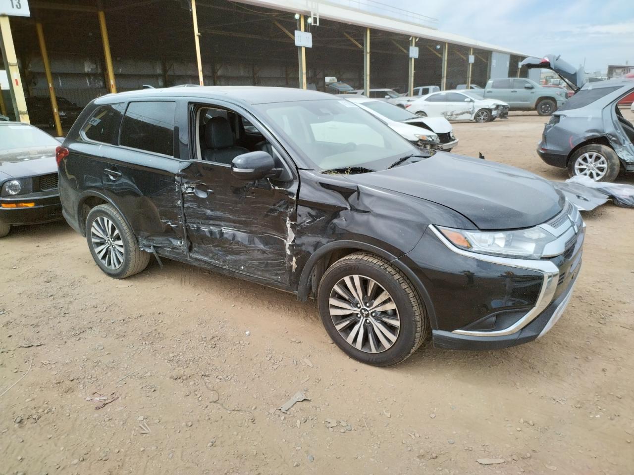Автомобиль MITSUBISHI OUTLANDER SE 2020 | GrandCar Автомобиль MITSUBISHI OUTLANDER SE 2020 | GrandCar