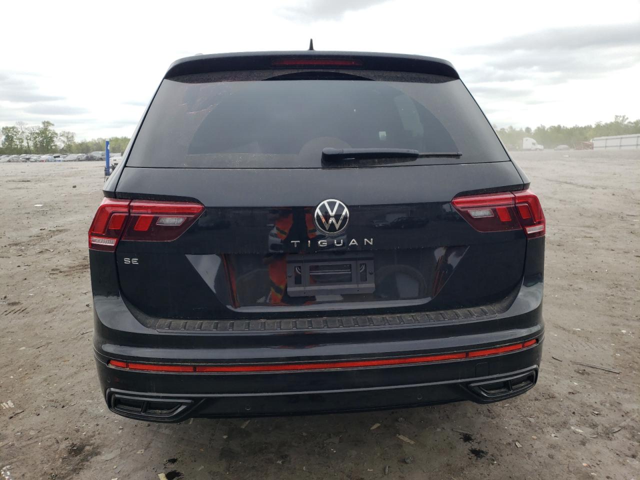 Автомобиль VOLKSWAGEN TIGUAN SE R-LINE BLACK 2024 | GrandCar Автомобиль VOLKSWAGEN TIGUAN SE R-LINE BLACK 2024 | GrandCar