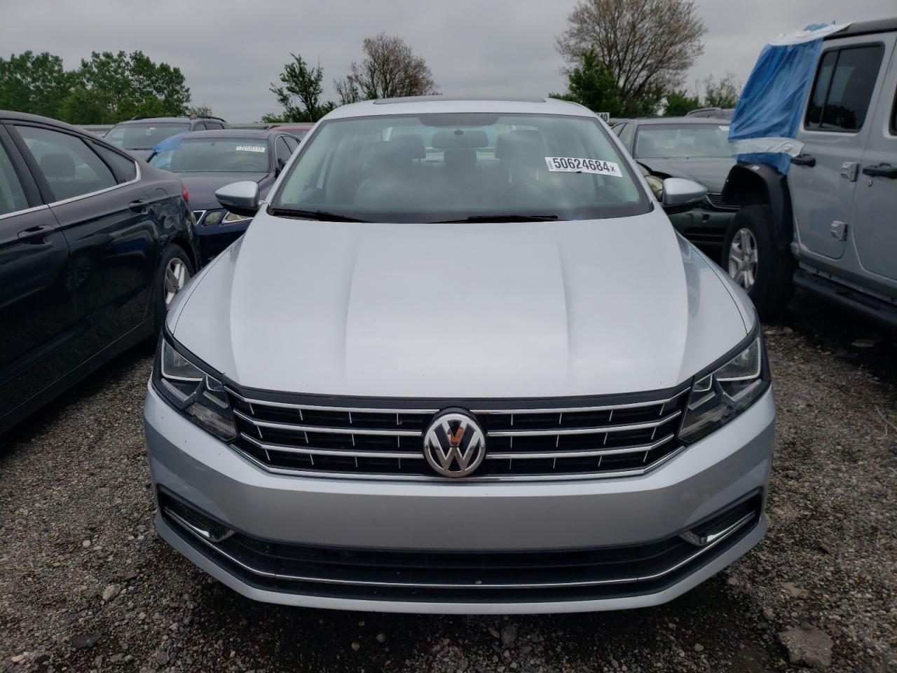 Автомобиль VOLKSWAGEN PASSAT SE 2017 | GrandCar Автомобиль VOLKSWAGEN PASSAT SE 2017 | GrandCar