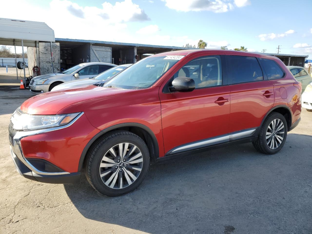 Автомобиль MITSUBISHI OUTLANDER ES 2019 | GrandCar