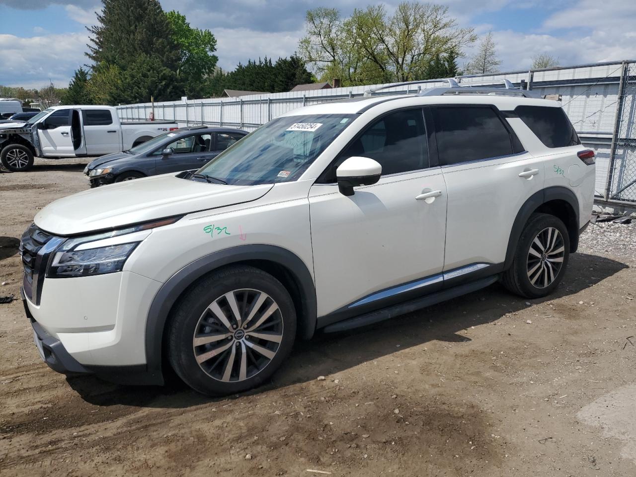 Автомобиль NISSAN PATHFINDER PLATINUM 2023 | GrandCar