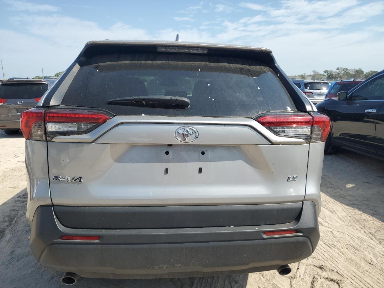 Автомобіль TOYOTA RAV4 LE 2019 | GrandCar Автомобіль TOYOTA RAV4 LE 2019 | GrandCar