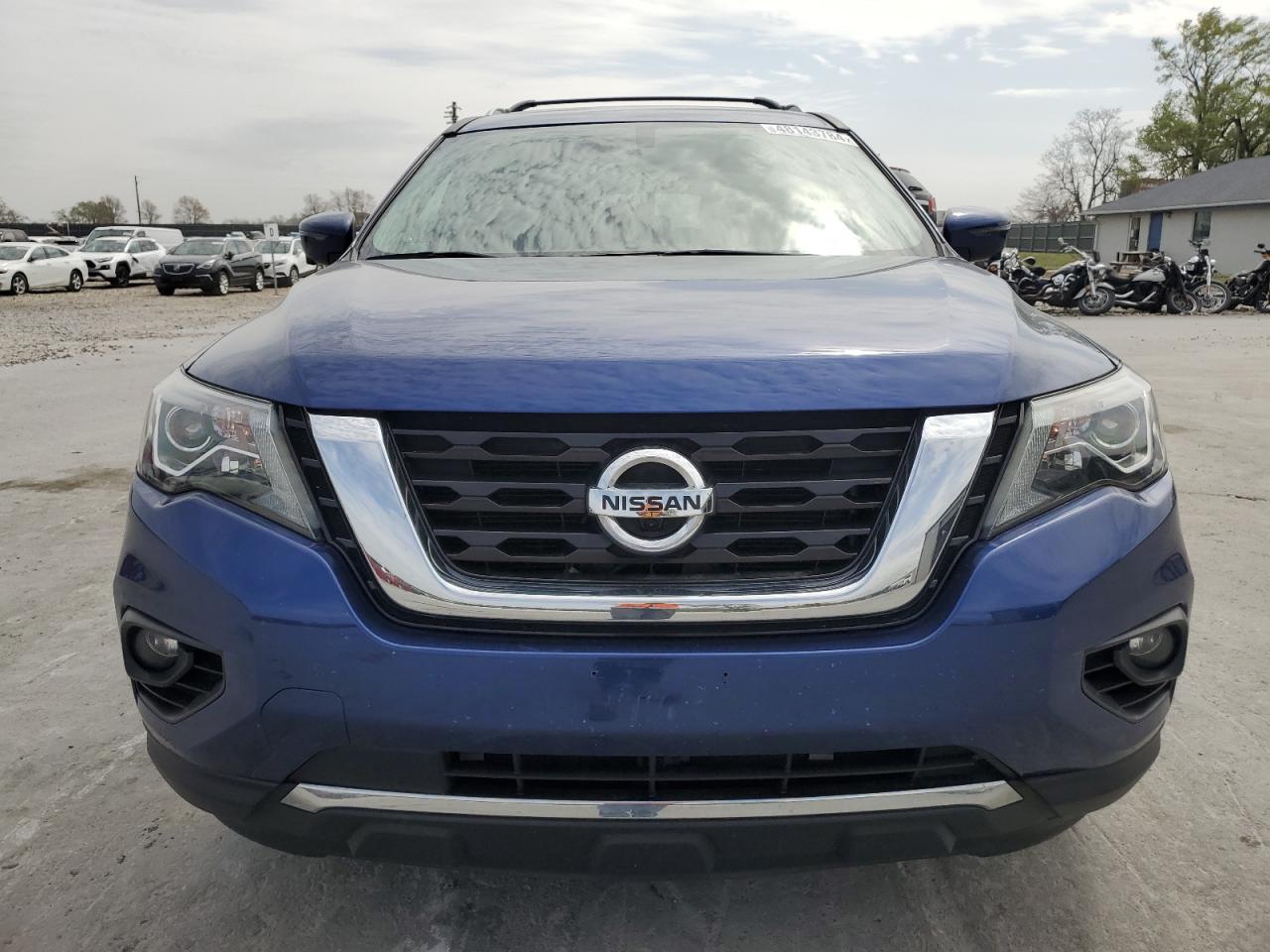 Автомобиль NISSAN PATHFINDER PLATINUM 2018 | GrandCar Автомобиль NISSAN PATHFINDER PLATINUM 2018 | GrandCar