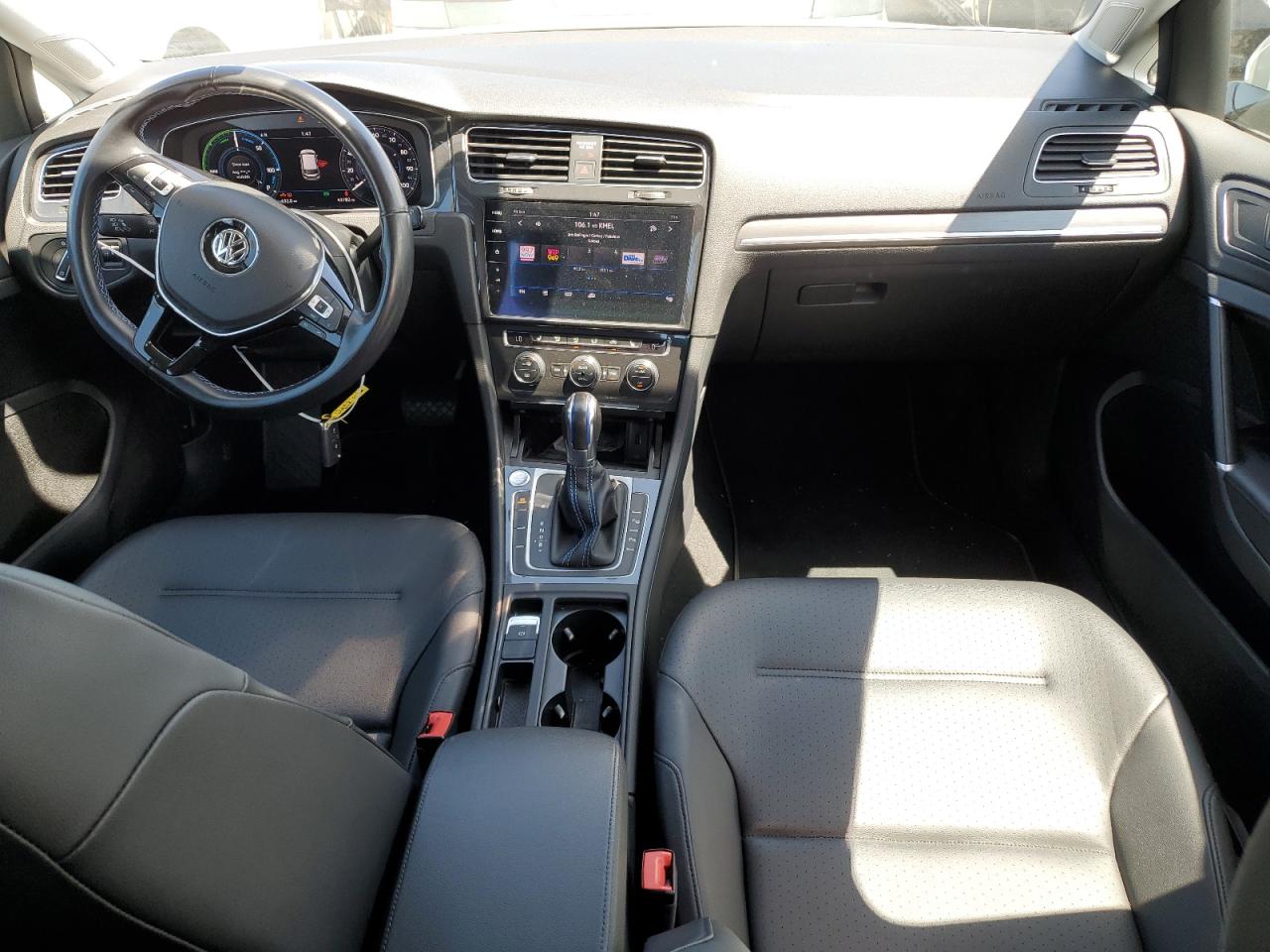 Автомобиль VOLKSWAGEN E-GOLF SEL PREMIUM 2019 | GrandCar Автомобиль VOLKSWAGEN E-GOLF SEL PREMIUM 2019 | GrandCar