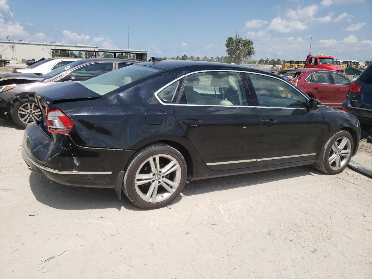 Автомобиль VOLKSWAGEN PASSAT SE 2015 | GrandCar Автомобиль VOLKSWAGEN PASSAT SE 2015 | GrandCar