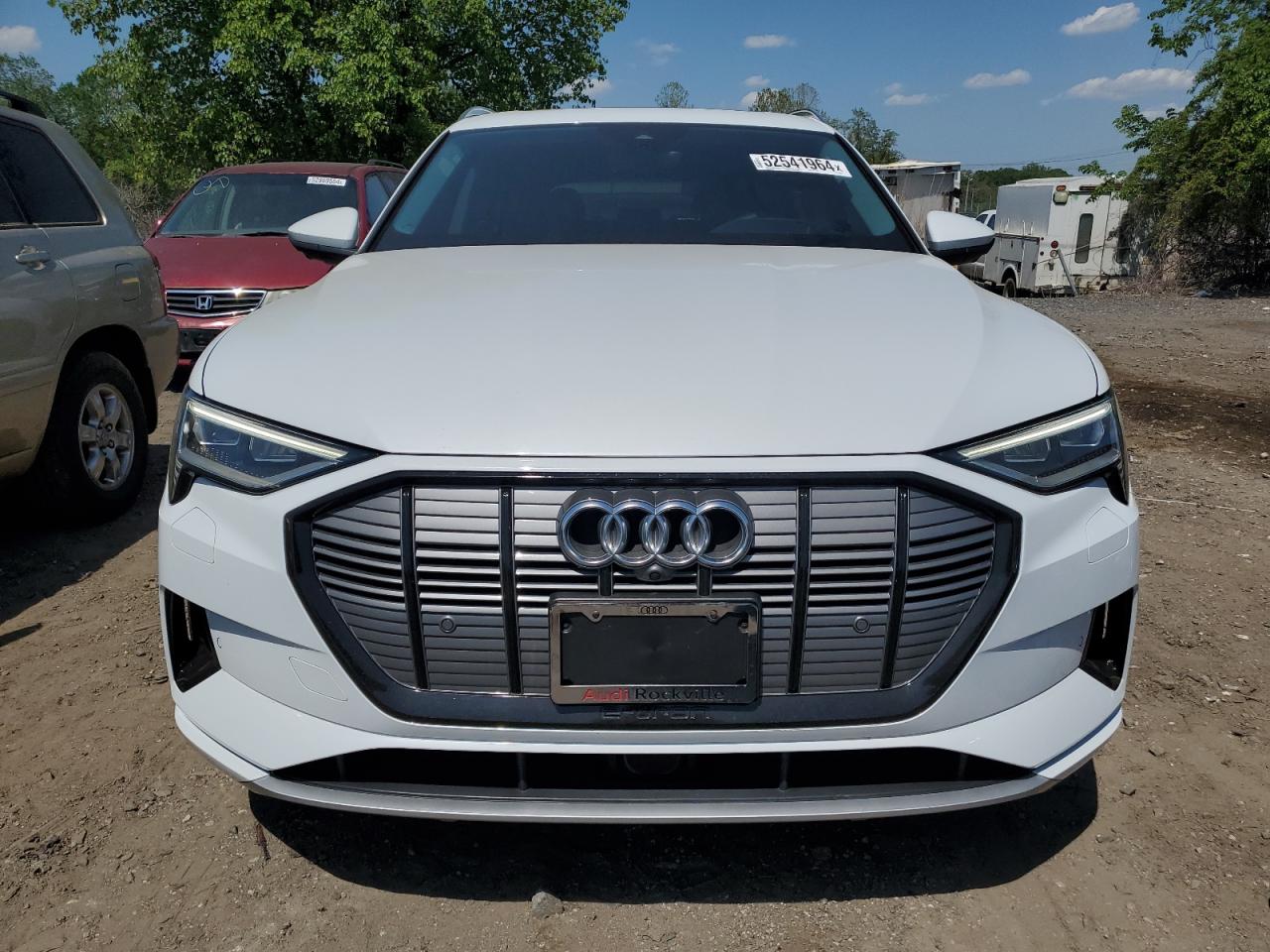Автомобиль AUDI E-TRON PRESTIGE 2019 | GrandCar Автомобиль AUDI E-TRON PRESTIGE 2019 | GrandCar