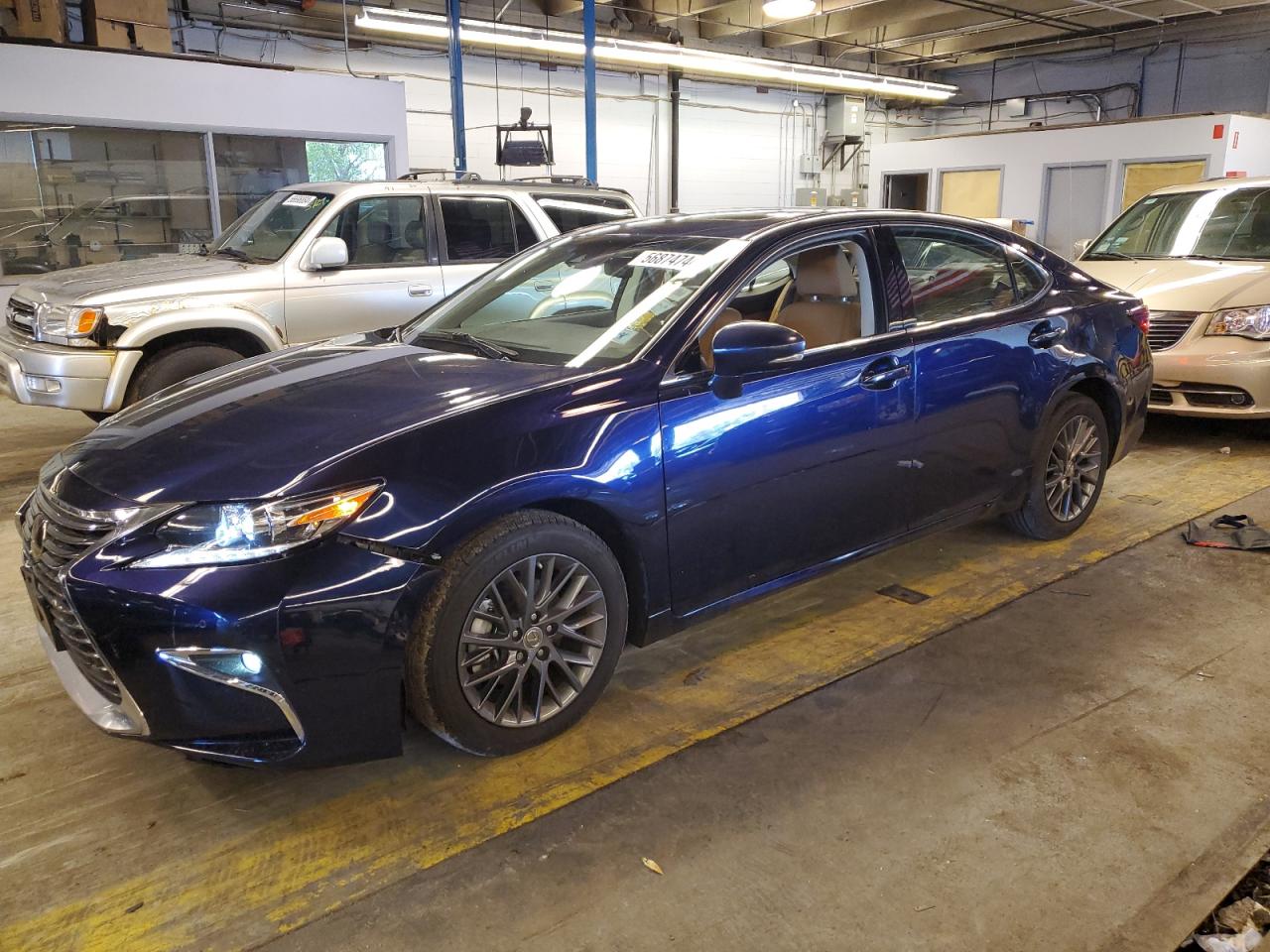 Автомобіль LEXUS ES 350 2018 | GrandCar Автомобіль LEXUS ES 350 2018 | GrandCar