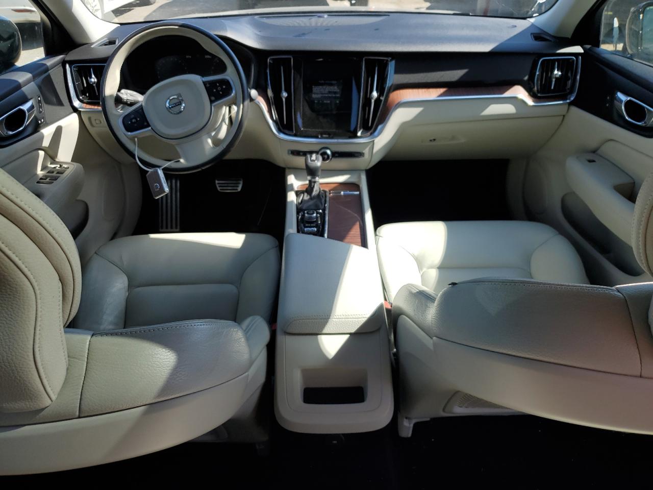 Автомобиль VOLVO S60 T5 MOMENTUM 2021 | GrandCar Автомобиль VOLVO S60 T5 MOMENTUM 2021 | GrandCar