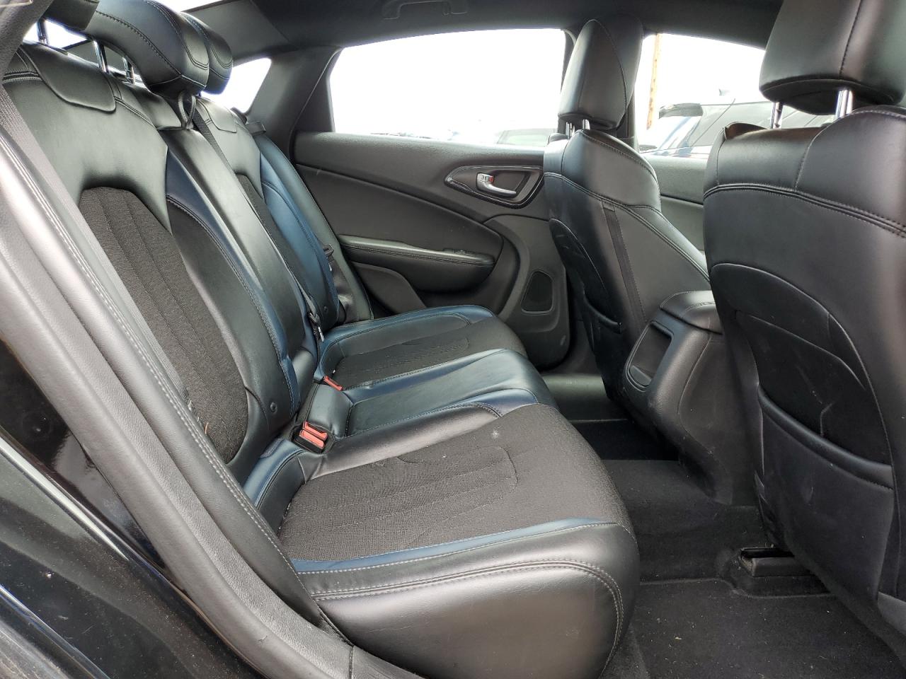 Автомобіль CHRYSLER 200 S 2015 | GrandCar Автомобіль CHRYSLER 200 S 2015 | GrandCar