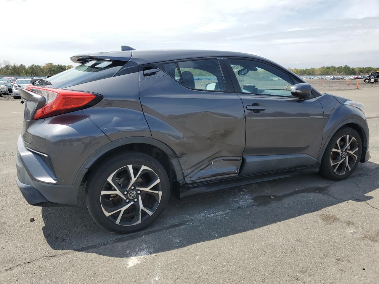 Автомобіль TOYOTA C-HR XLE 2018 | GrandCar Автомобіль TOYOTA C-HR XLE 2018 | GrandCar