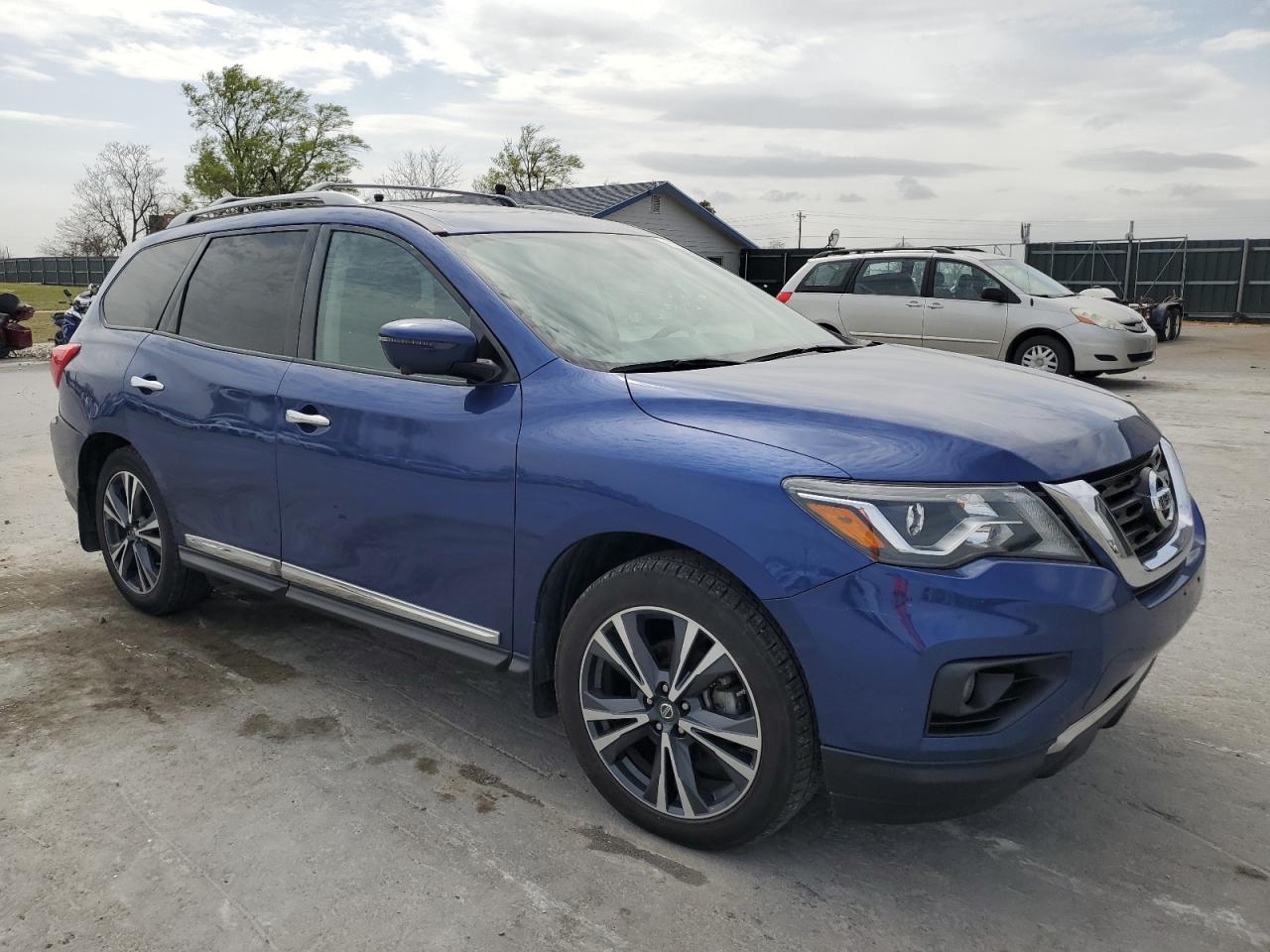 Автомобиль NISSAN PATHFINDER PLATINUM 2018 | GrandCar Автомобиль NISSAN PATHFINDER PLATINUM 2018 | GrandCar