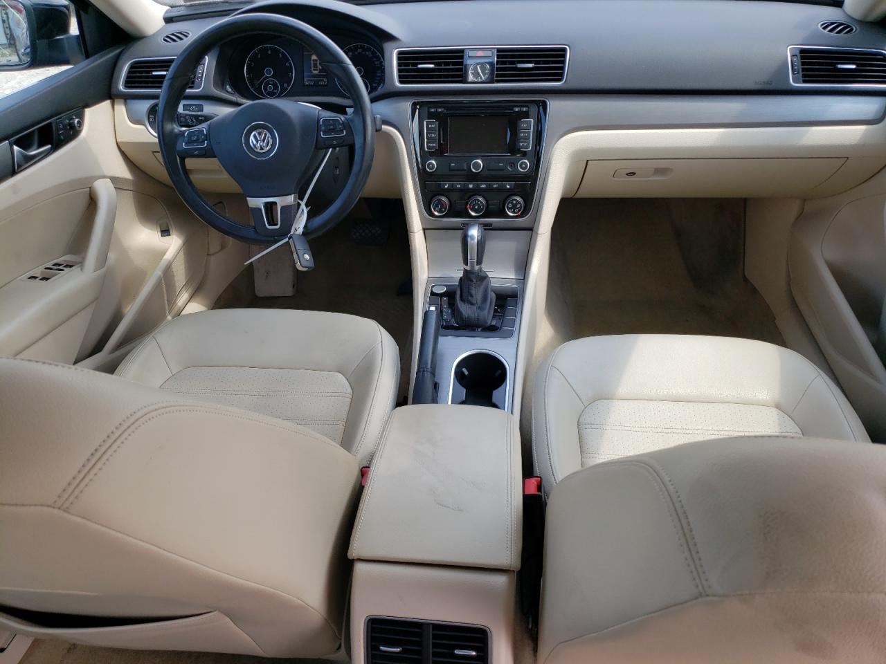 Автомобиль VOLKSWAGEN PASSAT SE 2015 | GrandCar Автомобиль VOLKSWAGEN PASSAT SE 2015 | GrandCar