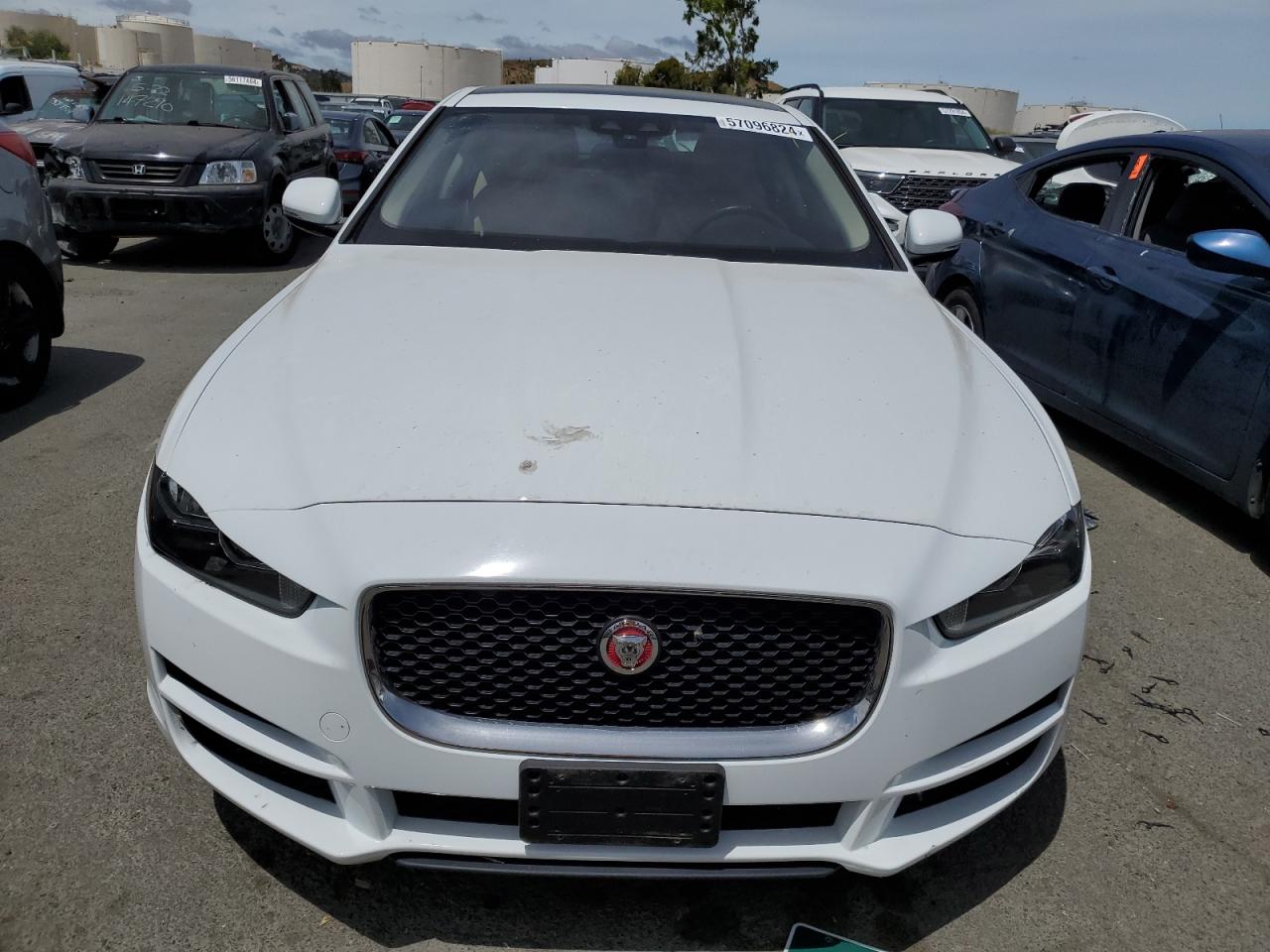 Автомобиль JAGUAR XE PREMIUM 2018 | GrandCar Автомобиль JAGUAR XE PREMIUM 2018 | GrandCar