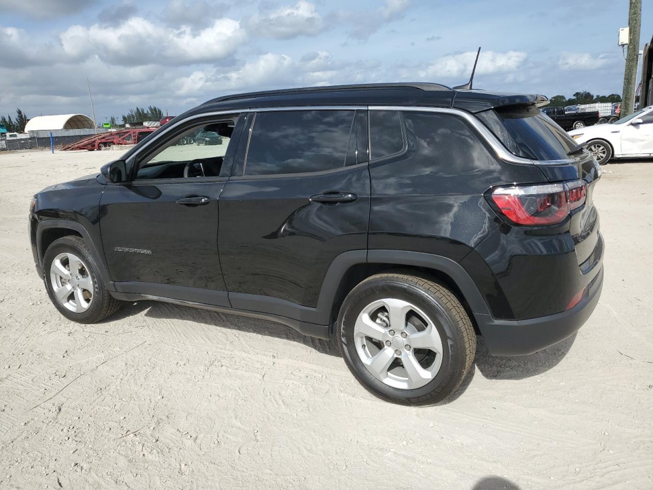 Автомобиль JEEP COMPASS LATITUDE 2022 | GrandCar Автомобиль JEEP COMPASS LATITUDE 2022 | GrandCar