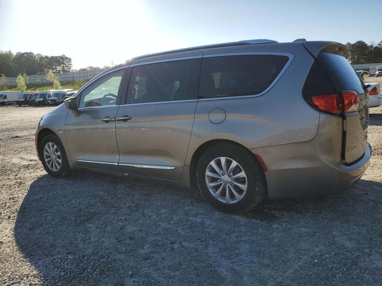 Автомобіль CHRYSLER PACIFICA TOURING L 2018 | GrandCar Автомобіль CHRYSLER PACIFICA TOURING L 2018 | GrandCar