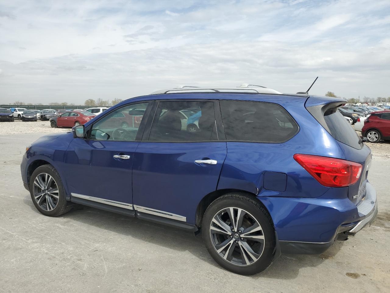 Автомобиль NISSAN PATHFINDER PLATINUM 2018 | GrandCar Автомобиль NISSAN PATHFINDER PLATINUM 2018 | GrandCar