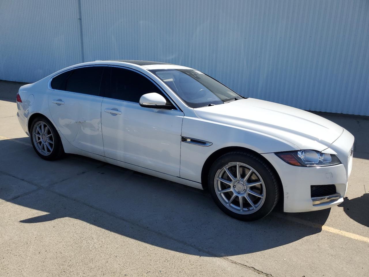 Автомобіль JAGUAR XF PREMIUM 2016 | GrandCar Автомобіль JAGUAR XF PREMIUM 2016 | GrandCar