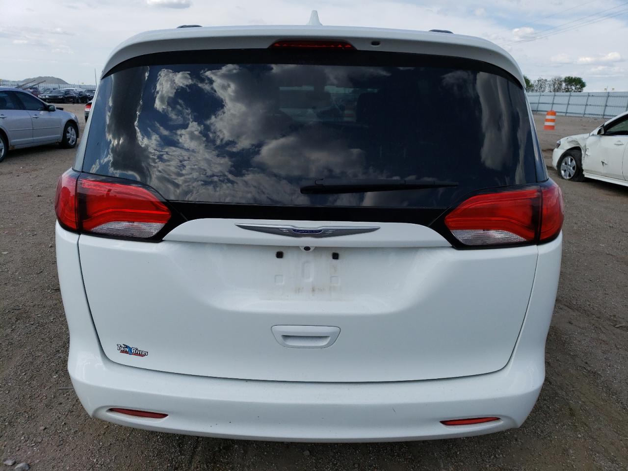 Автомобіль CHRYSLER VOYAGER LXI 2020 | GrandCar Автомобіль CHRYSLER VOYAGER LXI 2020 | GrandCar