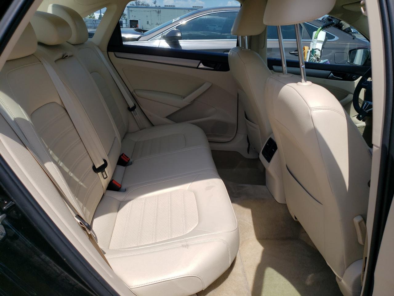 Автомобиль VOLKSWAGEN PASSAT SE 2015 | GrandCar Автомобиль VOLKSWAGEN PASSAT SE 2015 | GrandCar