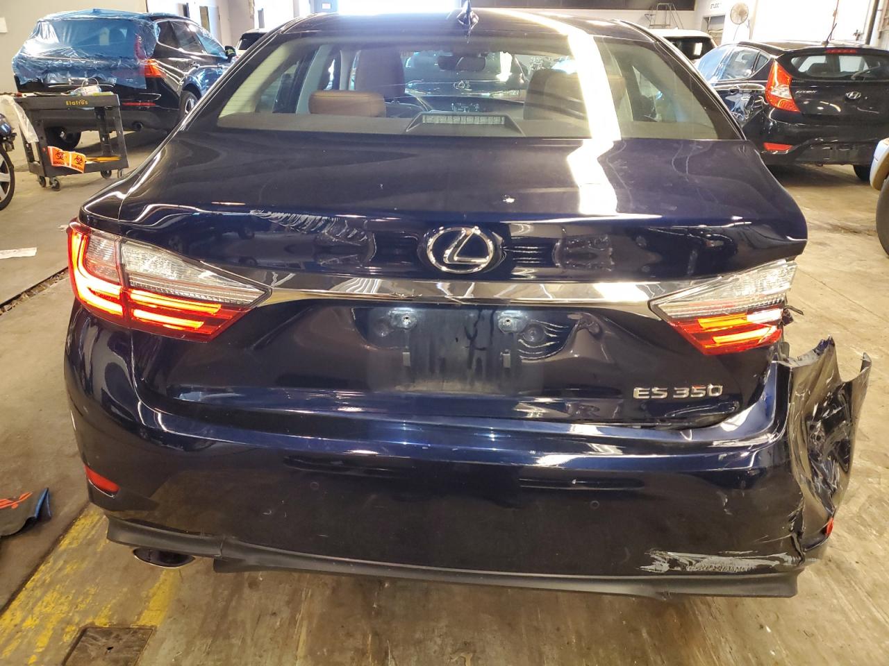 Автомобіль LEXUS ES 350 2018 | GrandCar Автомобіль LEXUS ES 350 2018 | GrandCar