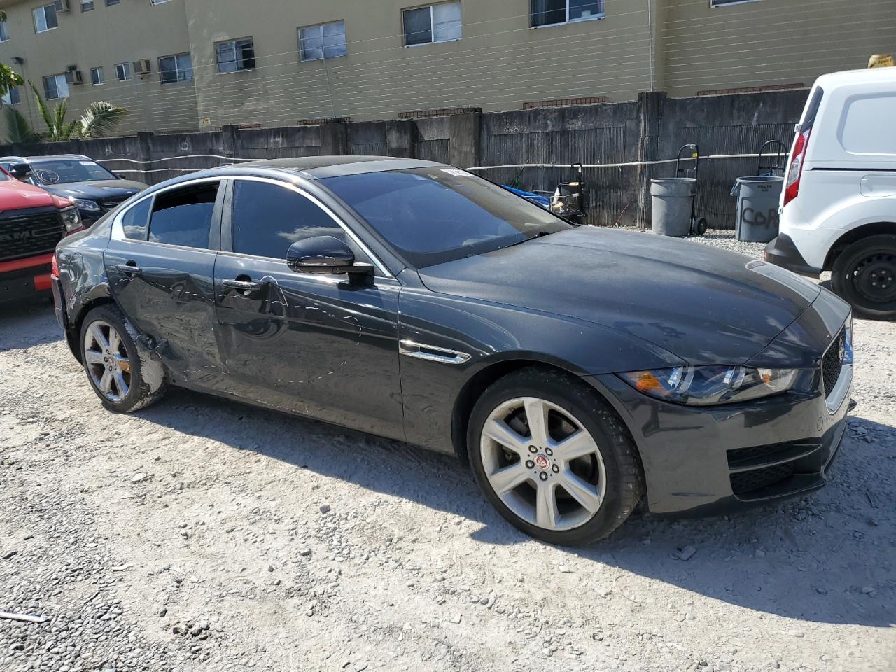Автомобиль JAGUAR XE PREMIUM 2017 | GrandCar Автомобиль JAGUAR XE PREMIUM 2017 | GrandCar