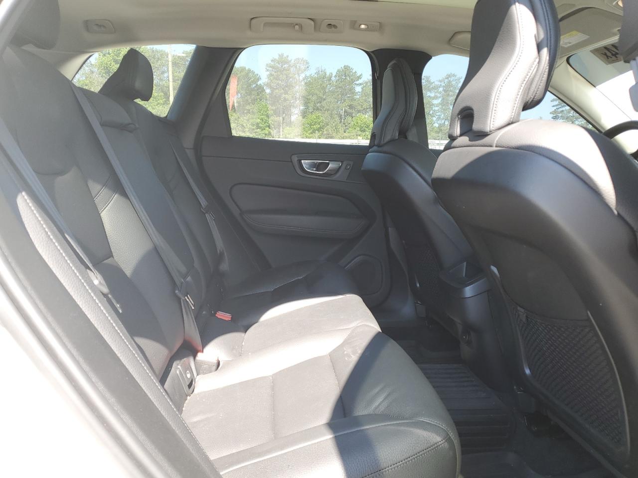 Автомобіль VOLVO XC60 B5 MOMENTUM 2022 | GrandCar Автомобіль VOLVO XC60 B5 MOMENTUM 2022 | GrandCar
