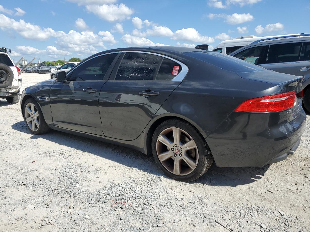 Автомобиль JAGUAR XE PREMIUM 2017 | GrandCar Автомобиль JAGUAR XE PREMIUM 2017 | GrandCar