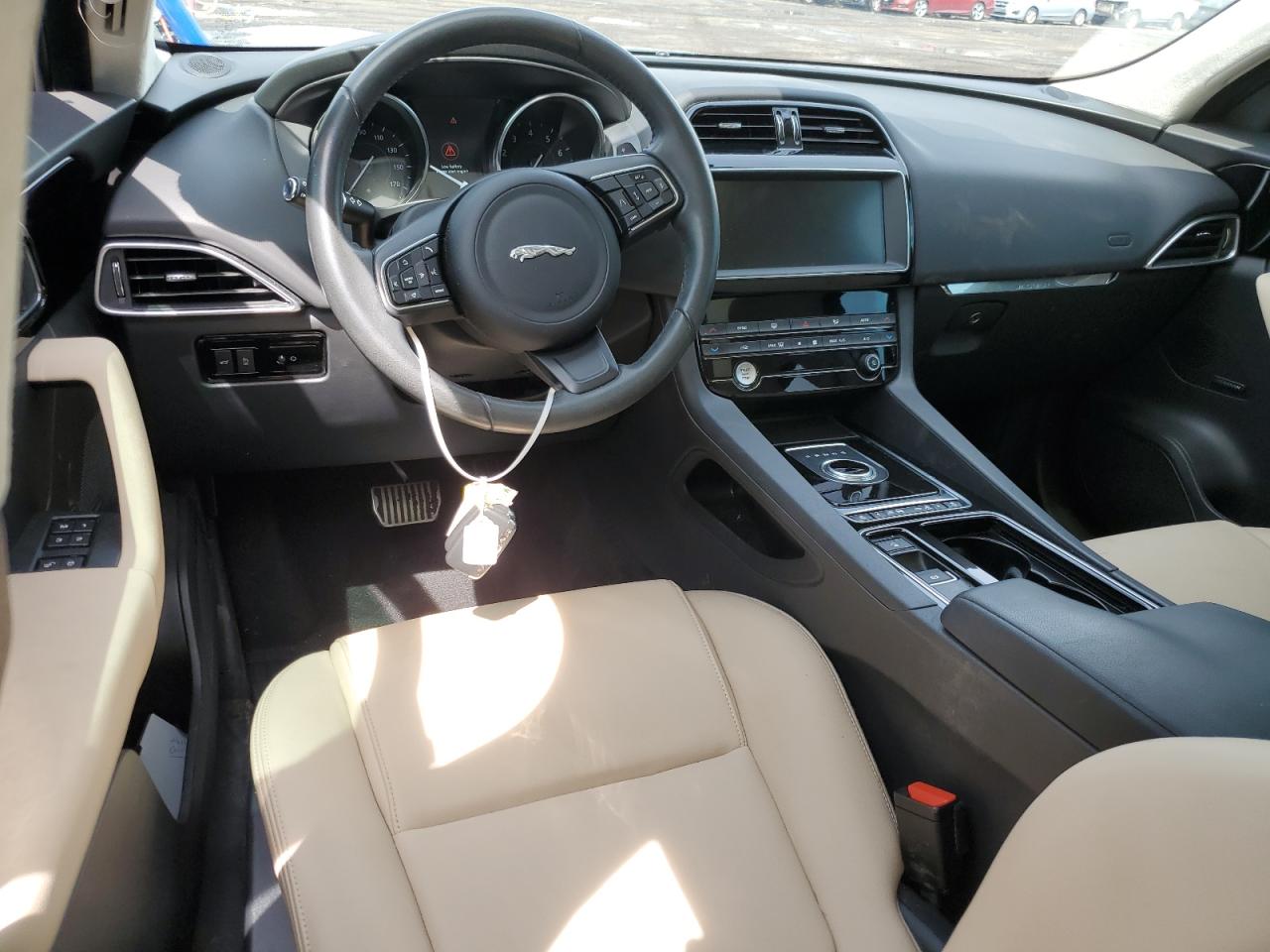 Автомобиль JAGUAR F-PACE PREMIUM 2019 | GrandCar Автомобиль JAGUAR F-PACE PREMIUM 2019 | GrandCar