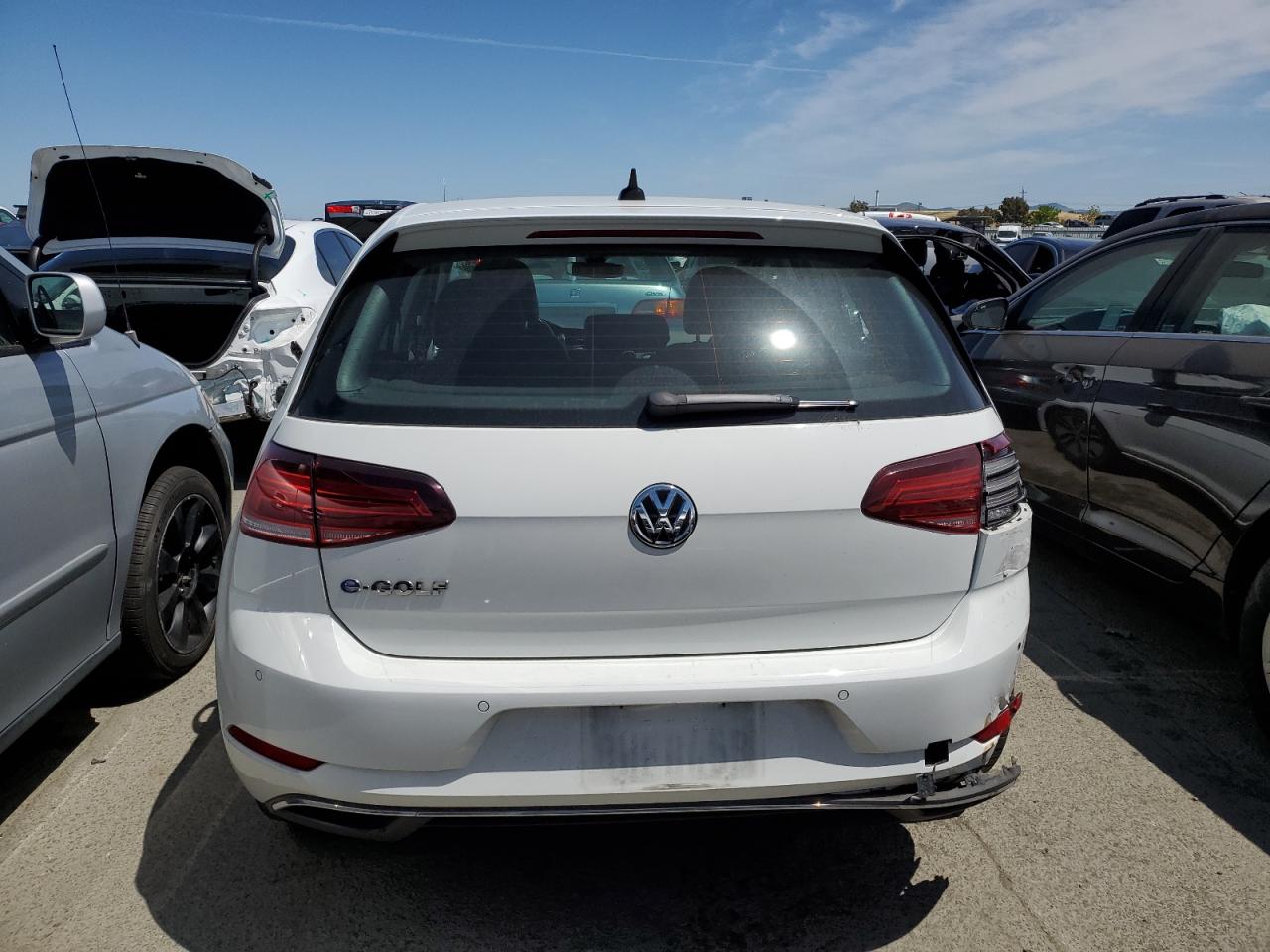 Автомобиль VOLKSWAGEN E-GOLF SEL PREMIUM 2019 | GrandCar Автомобиль VOLKSWAGEN E-GOLF SEL PREMIUM 2019 | GrandCar