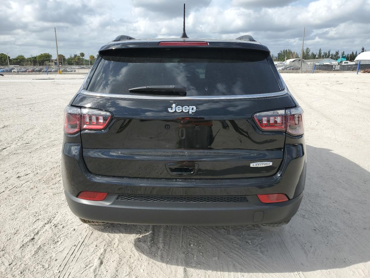 Автомобиль JEEP COMPASS LATITUDE 2022 | GrandCar Автомобиль JEEP COMPASS LATITUDE 2022 | GrandCar