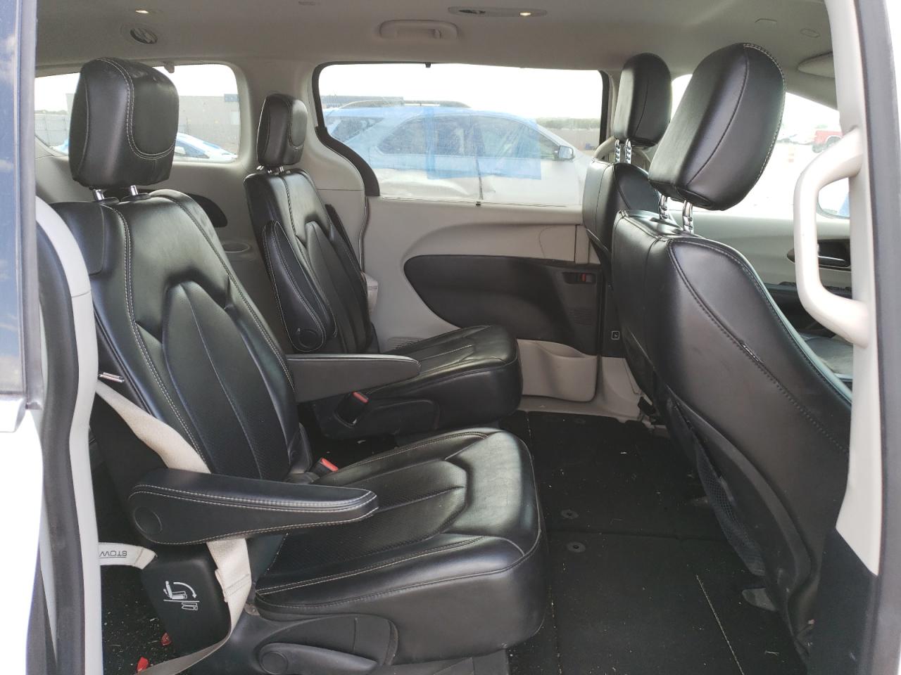 Автомобіль CHRYSLER VOYAGER LXI 2020 | GrandCar Автомобіль CHRYSLER VOYAGER LXI 2020 | GrandCar