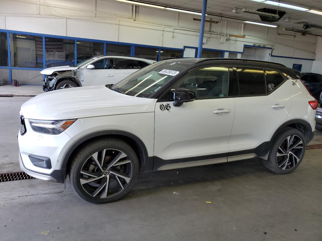 Автомобіль VOLVO XC40 T5 R-DESIGN 2020 | GrandCar