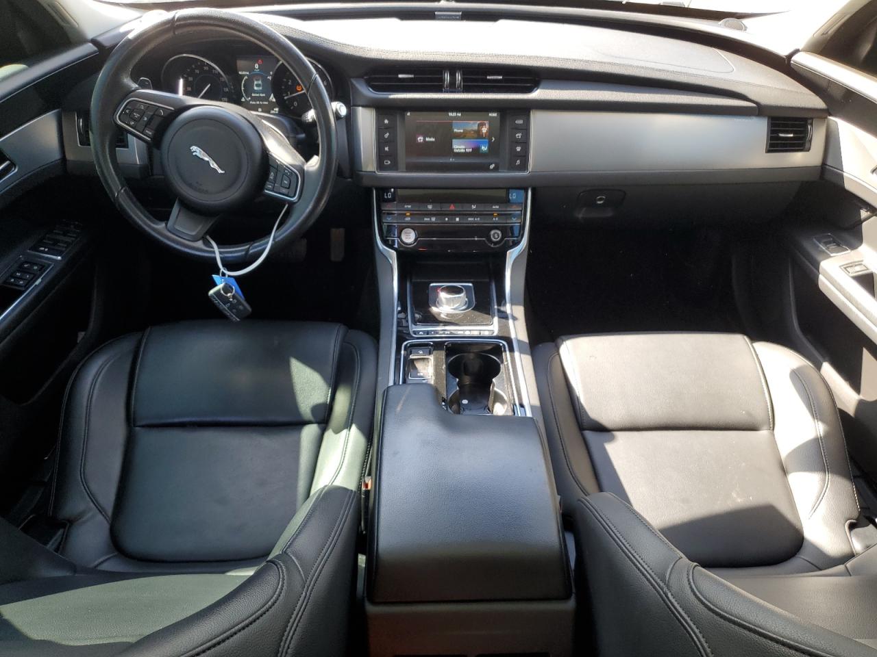 Автомобіль JAGUAR XF PREMIUM 2016 | GrandCar Автомобіль JAGUAR XF PREMIUM 2016 | GrandCar