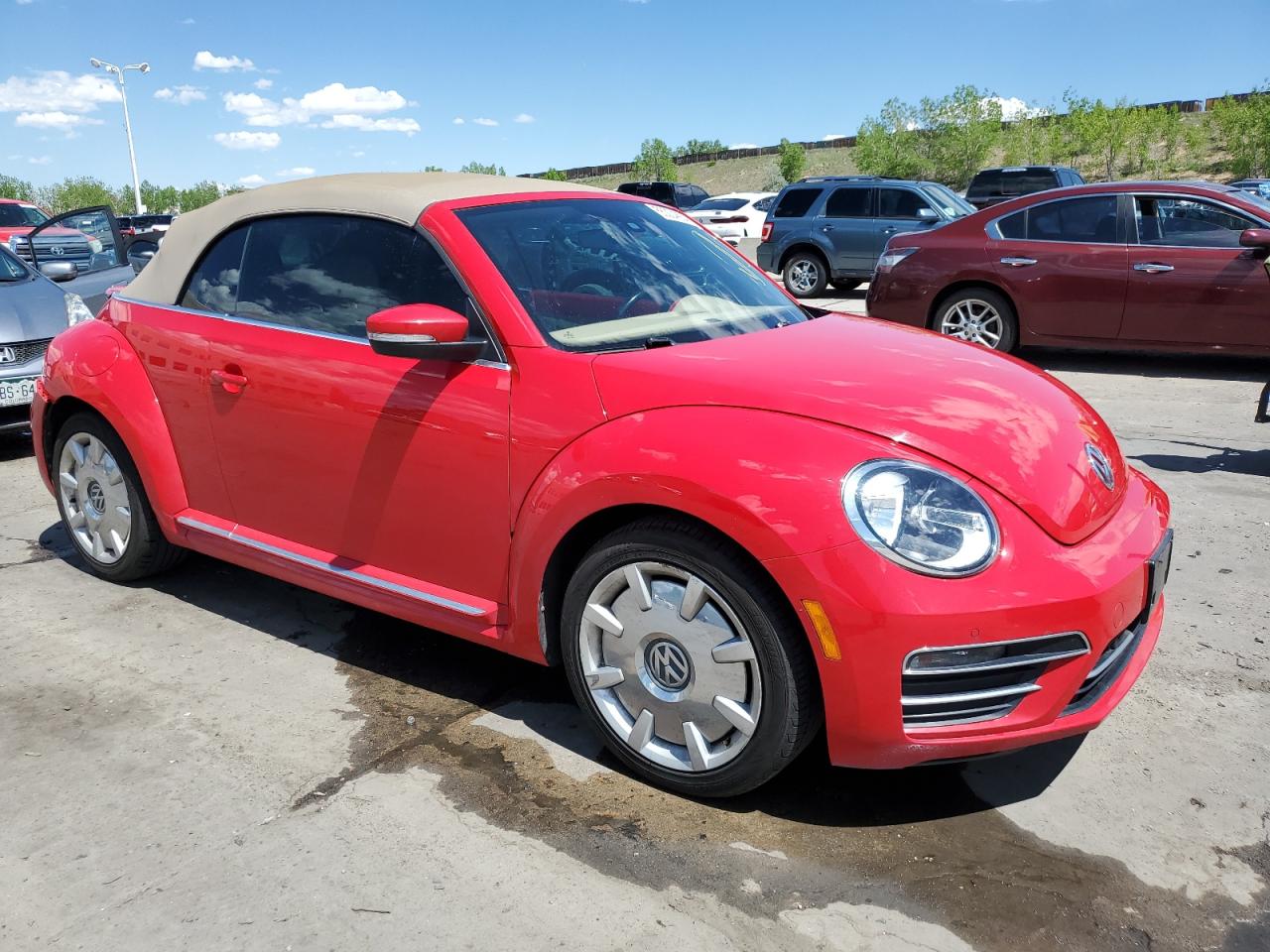 Автомобиль VOLKSWAGEN BEETLE S 2017 | GrandCar Автомобиль VOLKSWAGEN BEETLE S 2017 | GrandCar