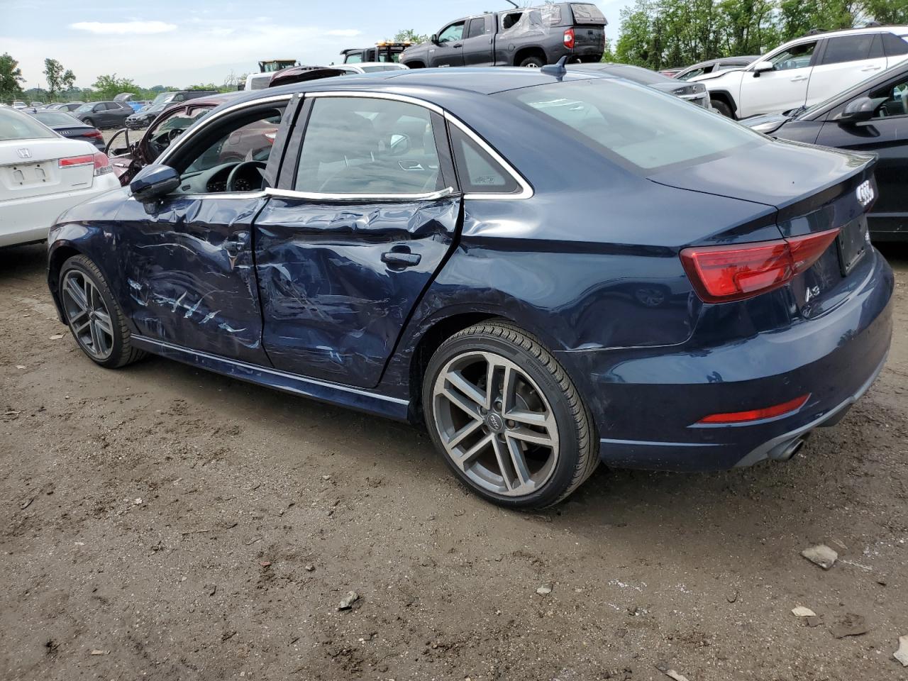 Автомобиль AUDI A3 PREMIUM PLUS 2018 | GrandCar Автомобиль AUDI A3 PREMIUM PLUS 2018 | GrandCar