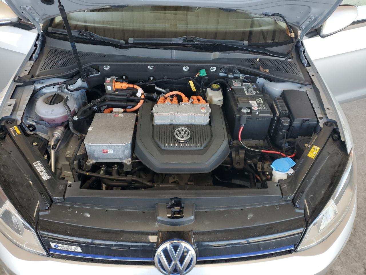 Автомобиль VOLKSWAGEN E-GOLF SE 2016 | GrandCar Автомобиль VOLKSWAGEN E-GOLF SE 2016 | GrandCar