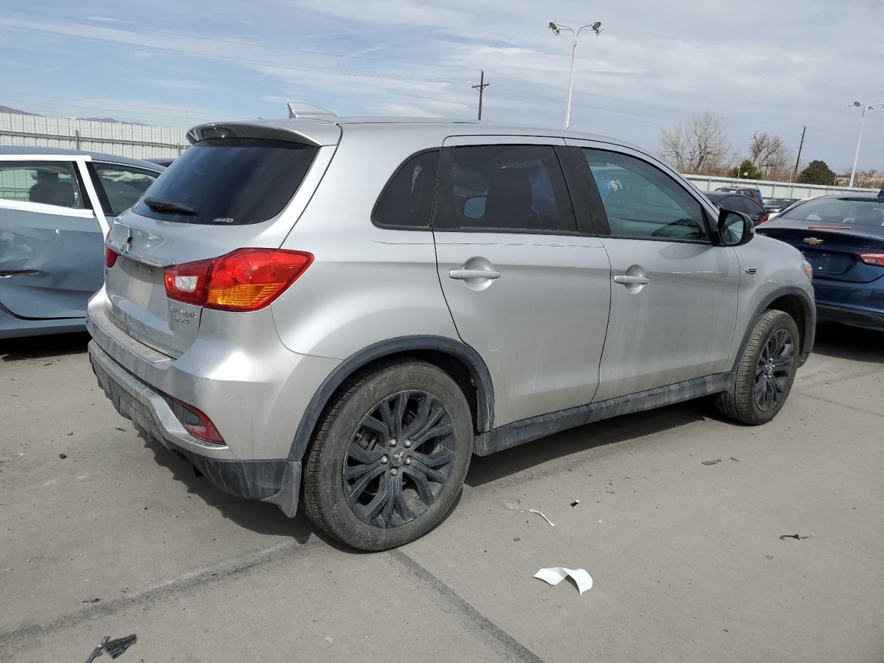 Автомобиль MITSUBISHI OUTLANDER SPORT ES 2018 | GrandCar Автомобиль MITSUBISHI OUTLANDER SPORT ES 2018 | GrandCar