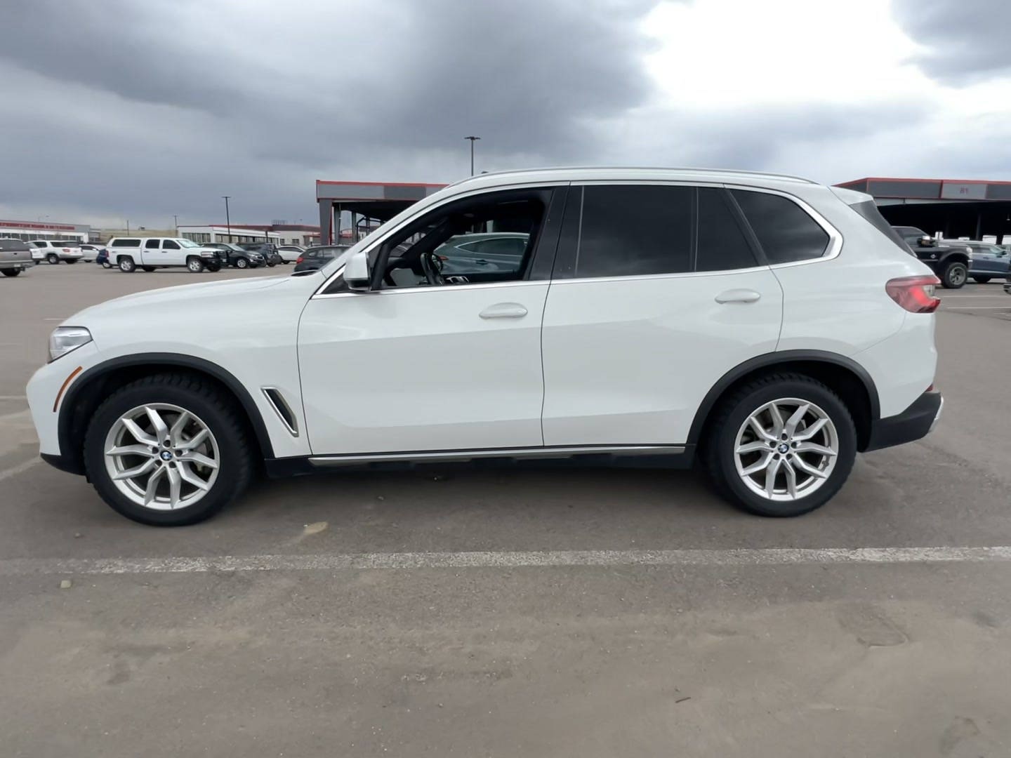 Автомобиль BMW X5 xDrive40i 2022 | GrandCar Автомобиль BMW X5 xDrive40i 2022 | GrandCar