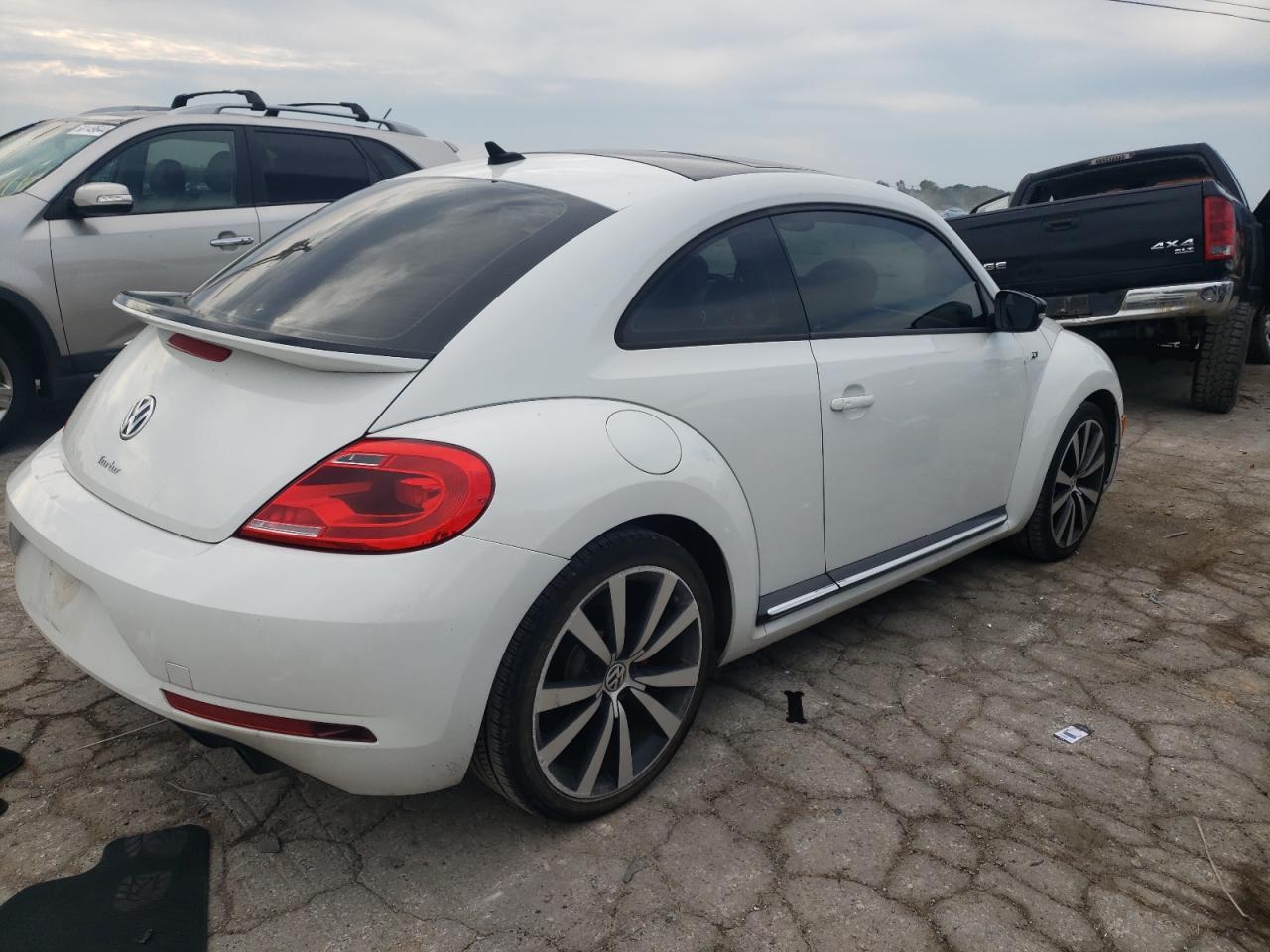 Автомобиль VOLKSWAGEN BEETLE R-LINE 2015 | GrandCar Автомобиль VOLKSWAGEN BEETLE R-LINE 2015 | GrandCar