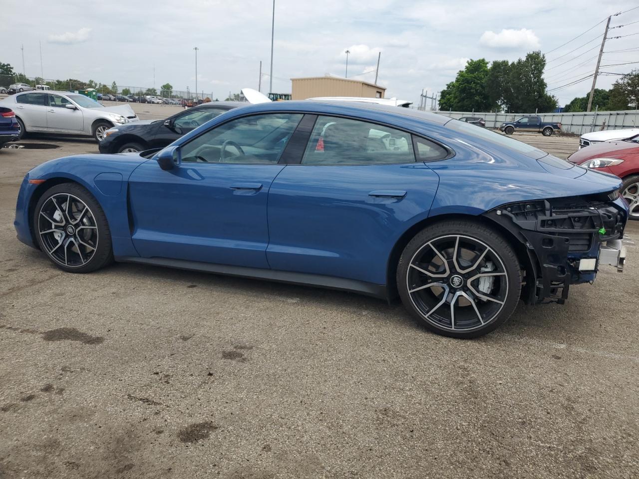 Автомобиль PORSCHE TAYCAN 2023 | GrandCar Автомобиль PORSCHE TAYCAN 2023 | GrandCar
