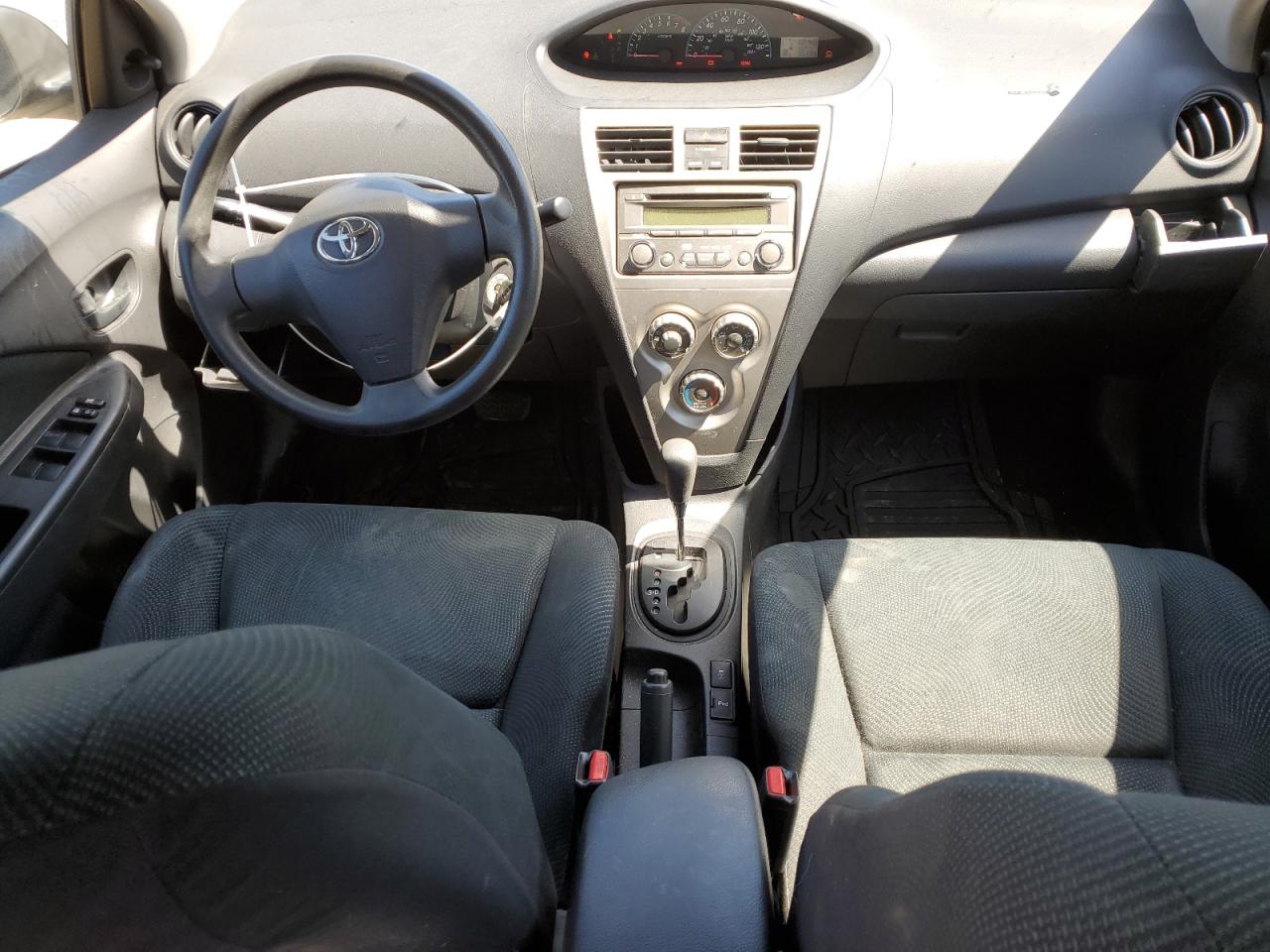 Автомобіль TOYOTA YARIS 2012 | GrandCar Автомобіль TOYOTA YARIS 2012 | GrandCar