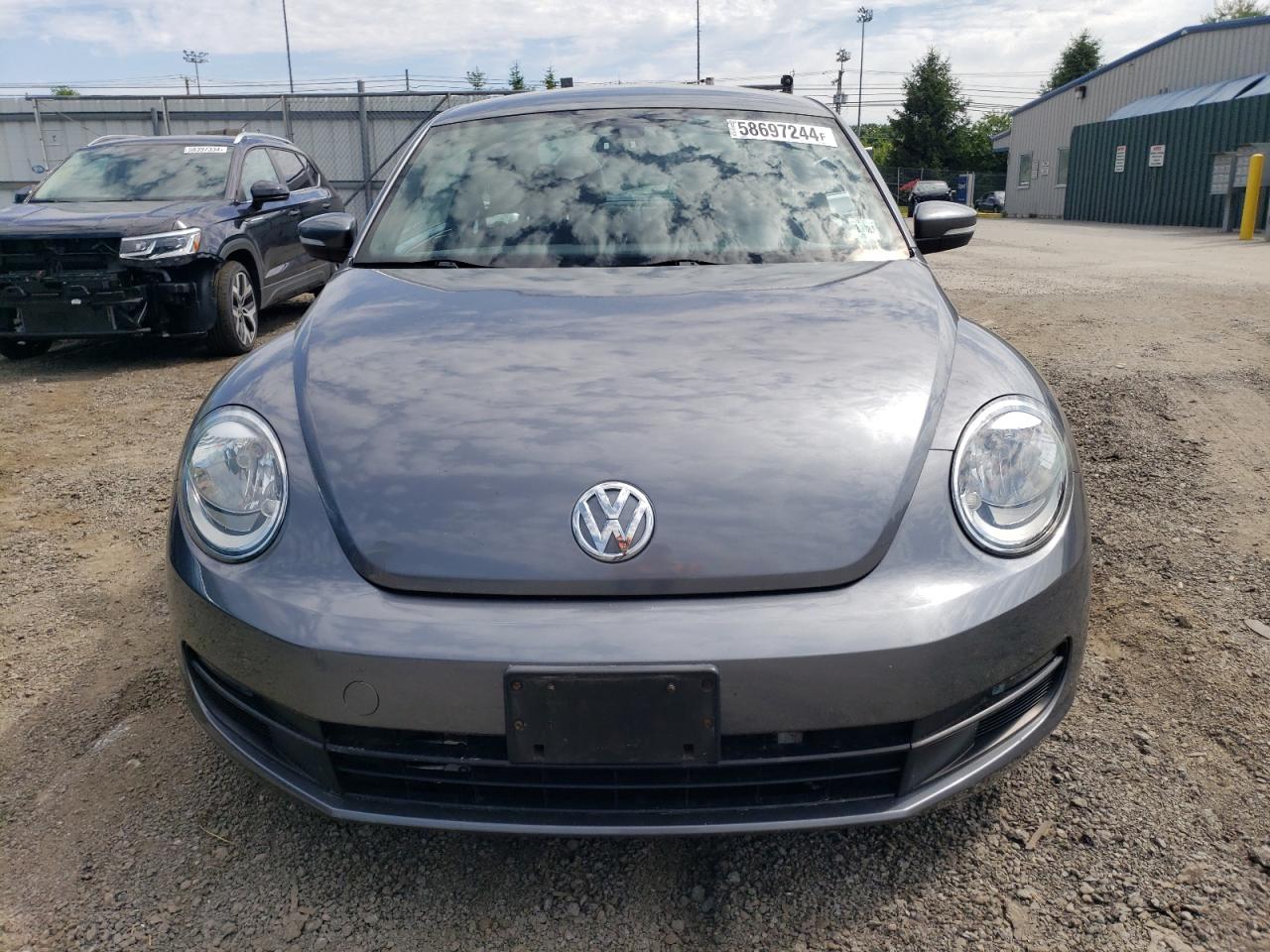 Автомобиль VOLKSWAGEN BEETLE SE 2016 | GrandCar Автомобиль VOLKSWAGEN BEETLE SE 2016 | GrandCar