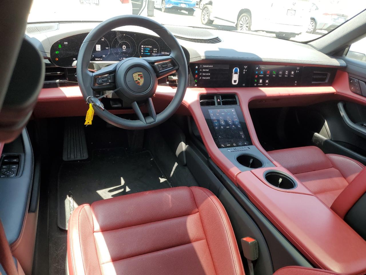 Автомобиль PORSCHE TAYCAN 2023 | GrandCar Автомобиль PORSCHE TAYCAN 2023 | GrandCar