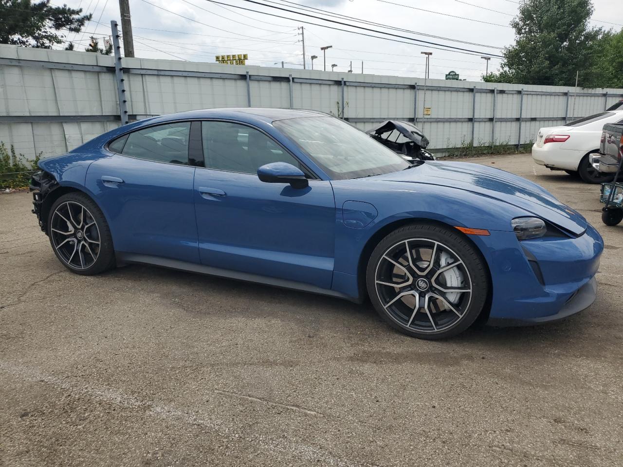 Автомобиль PORSCHE TAYCAN 2023 | GrandCar Автомобиль PORSCHE TAYCAN 2023 | GrandCar