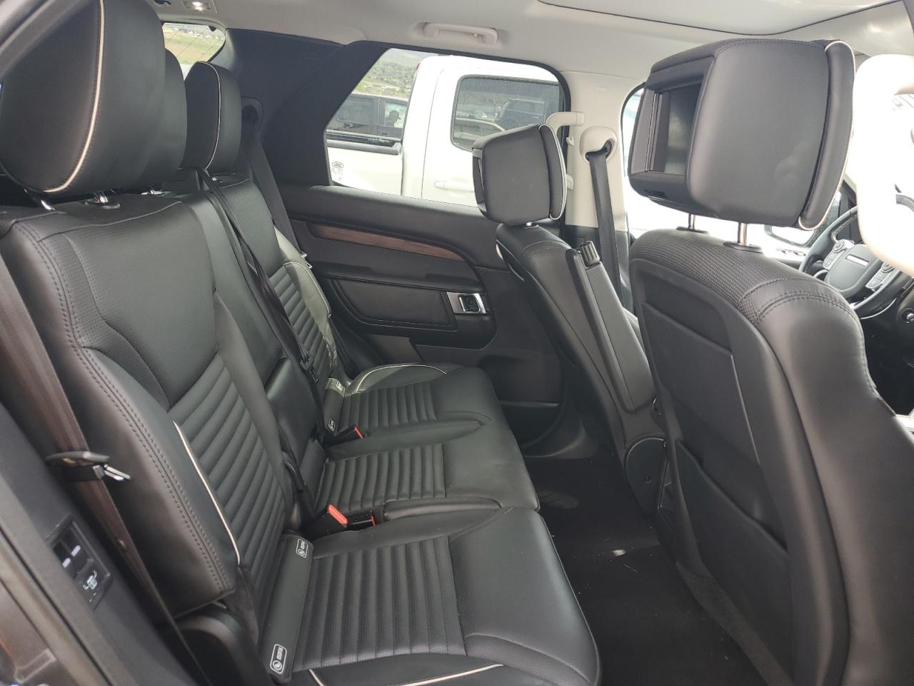 Автомобіль LAND ROVER DISCOVERY HSE LUXURY 2017 | GrandCar Автомобіль LAND ROVER DISCOVERY HSE LUXURY 2017 | GrandCar