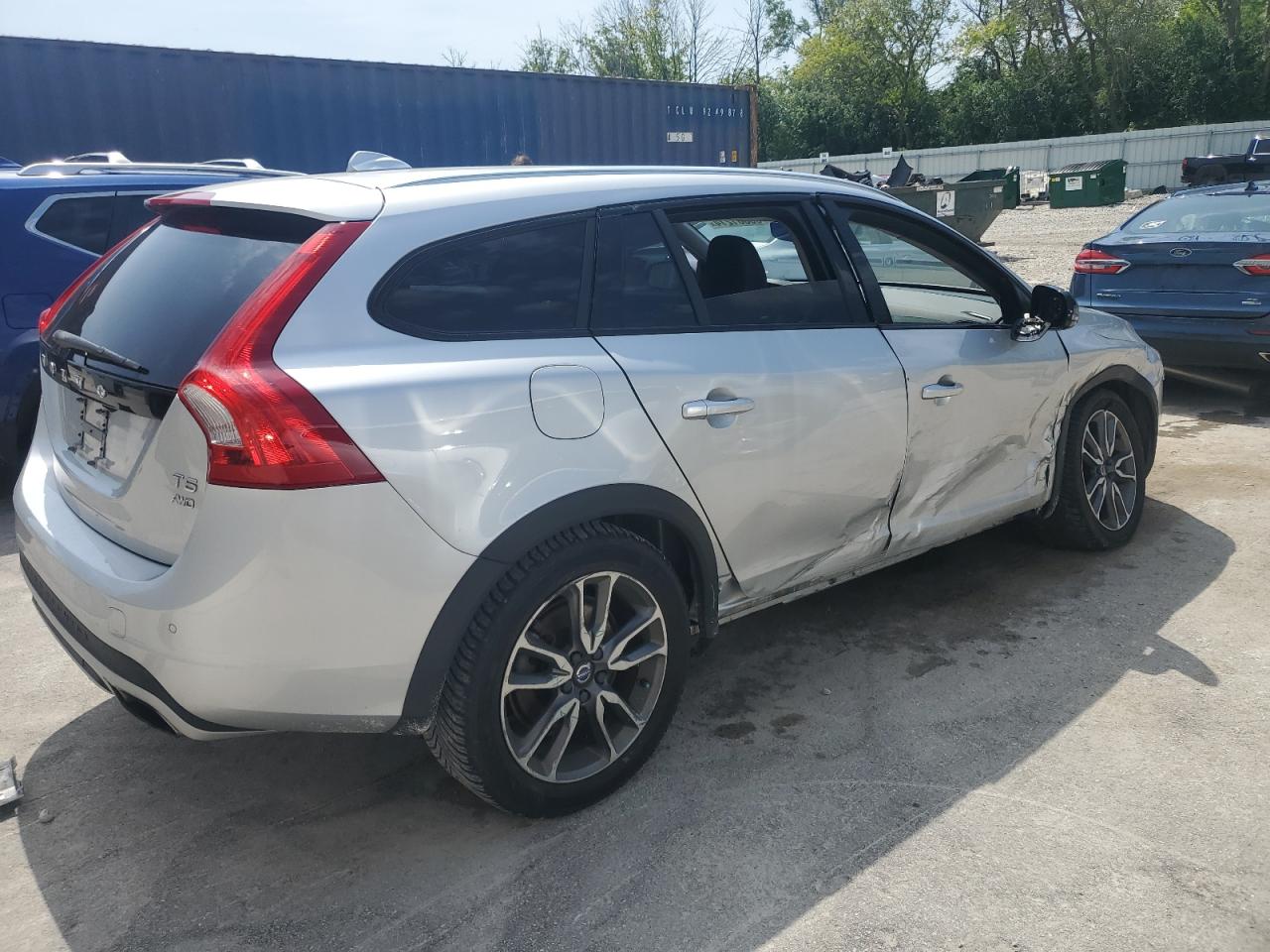 Автомобиль VOLVO V60 CROSS COUNTRY PREMIER 2018 | GrandCar Автомобиль VOLVO V60 CROSS COUNTRY PREMIER 2018 | GrandCar