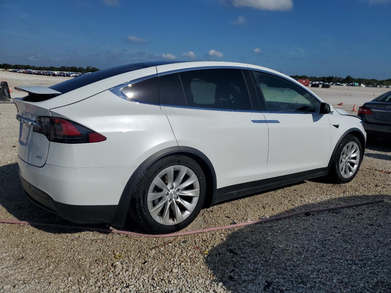 Автомобиль TESLA MODEL X 2017 | GrandCar Автомобиль TESLA MODEL X 2017 | GrandCar